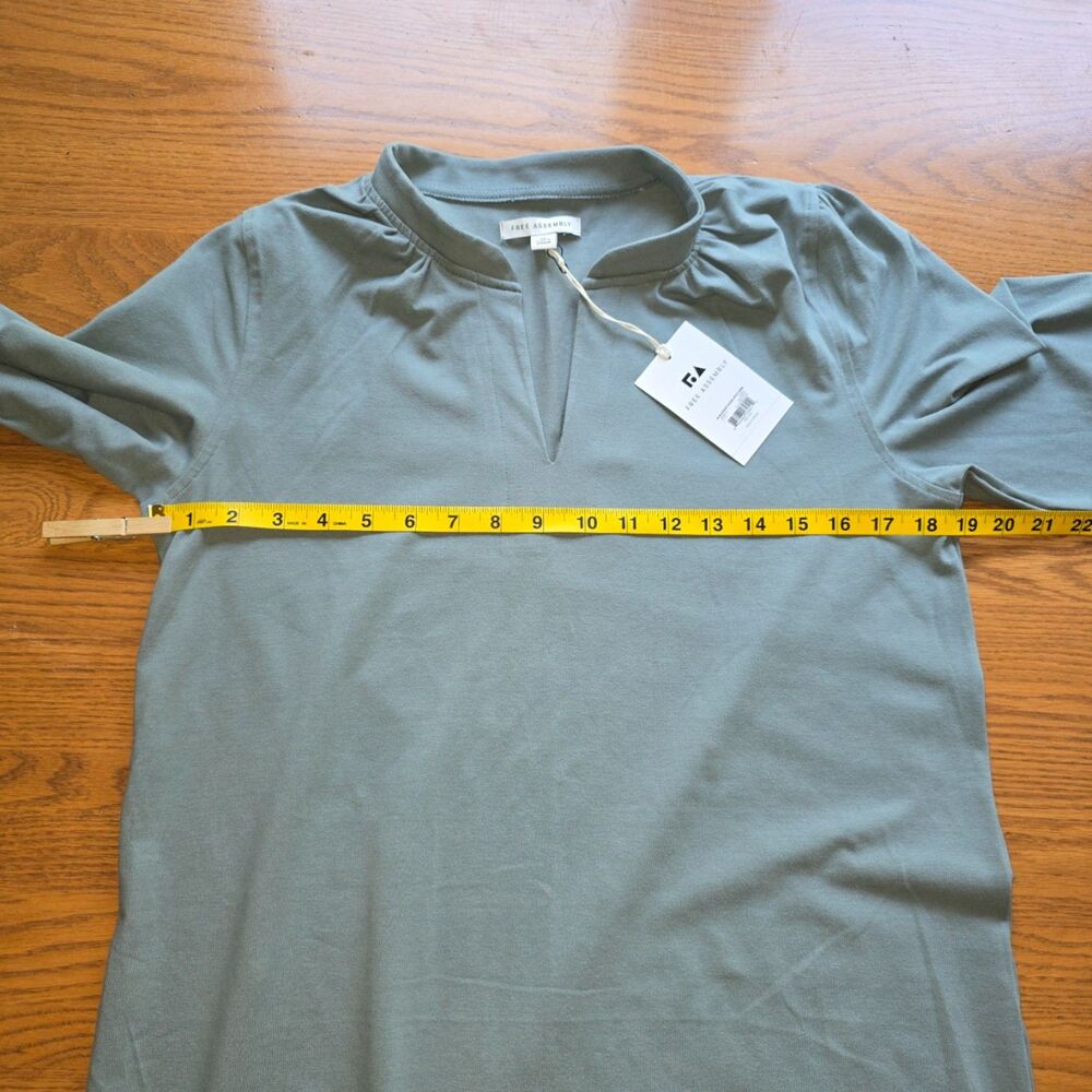 NWT Free Assembly Blousant Sleeve Split V Mini Dress Green Size Medium - Picture 8 of 9